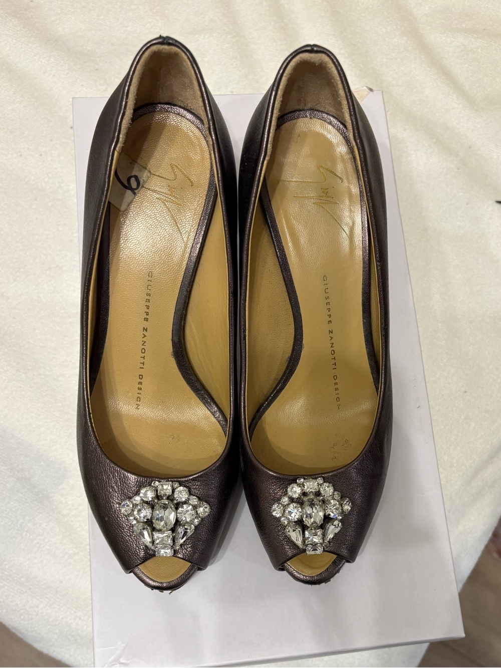 Sz 6 Giuseppe Zanotti Silver/Metallic Leather Peep-Toe Heels with Crystal Brooch
